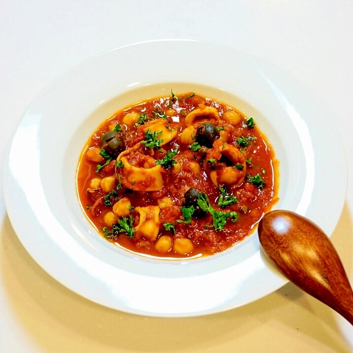 ワインのおつまみに!イカとひよこ豆のトマトソース煮
